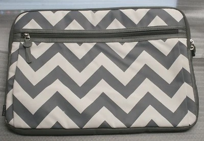 MODAL CHEVRON 16" LAPTOP SLEEVE CASE (WHITE/GREY) - MD-MLTSGC - Image 1 of 3