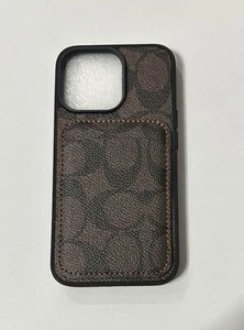 Coque carte Coach unisexe pour iPhone 14Pro/15Pro. OBO 50 $. - Photo 1 sur 3