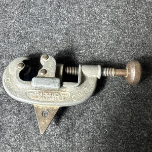 VINTAGE THE RIDGE TOOL CO. RIDGID NO. 00 3/16 TO 1 1/8" O.D PIPE CUTTER - Picture 1 of 14