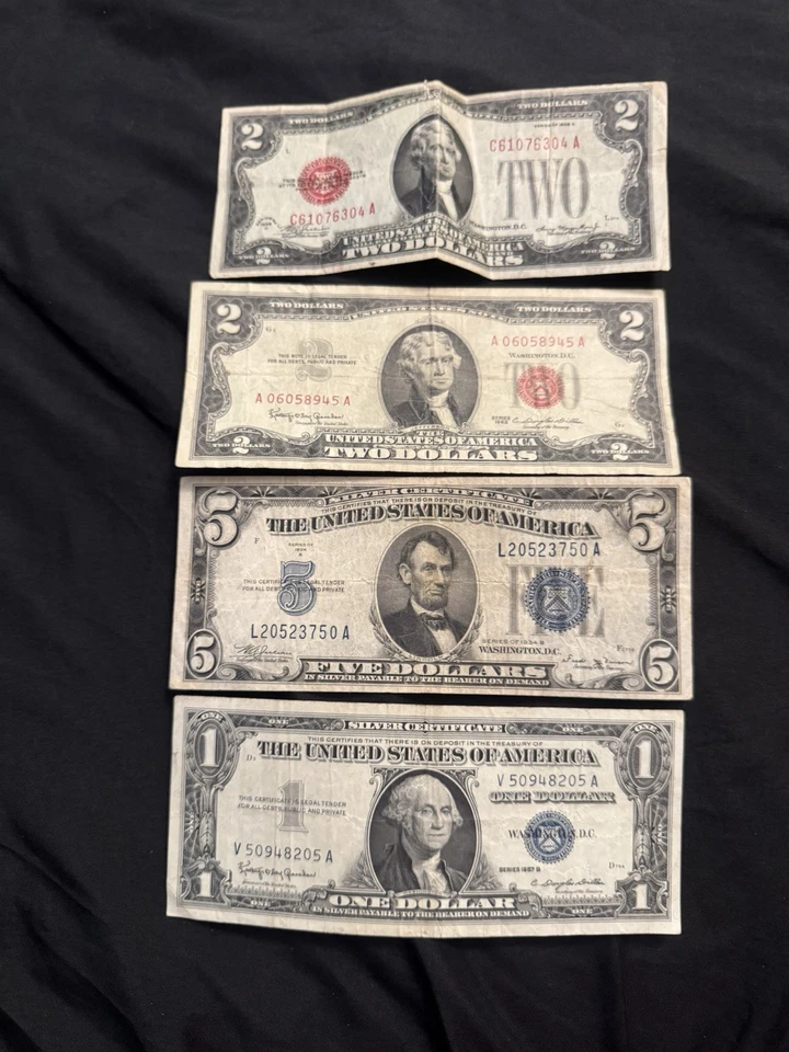 Lot Of 2 Dollar Bill Red Sell ,5 Dollar Bill Blue Sell,1 Dollar Bill Blue Sell - Image 1 of 2