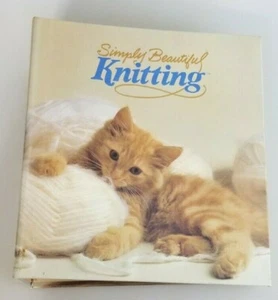 Simply Beautiful Knitting 2 Ring Binder Women Clothes Golden 1986 - Picture 1 of 3