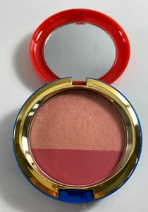 Mac Mighty Aphrodite Powder Blush Satin Frost Wonder Woman Discontinued .38 oz - Picture 1 of 3