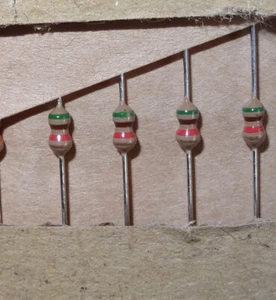 100 pcs 4.7 ohms (4R7) ohms 5% 1/8W metal film resistors - Picture 1 of 1