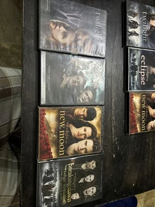 Die Twilight-Saga DVD Lot 1 2 3 4 Twlight Eclipse Neumond Breaking Dawn 2 - Bild 1 von 1