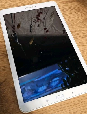 Samsung Galaxy Tab E 9.6 SM-T560 White Wi-Fi 16GB 5MP Android Tablet - Image 1 of 4