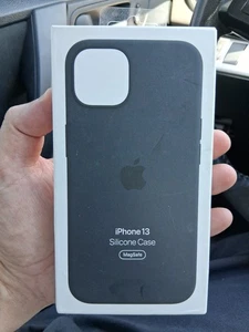 Genuine Apple iPhone 13 Silicone Case Cover w/MagSafe - Midnight Black MM2A3ZM/A - Photo 1 sur 7
