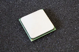 AMD 3rd Gen Opteron 2378 OS2378WAL4DGI 2.4GHz Quad Core Socket Fr2 Processor CPU - Picture 1 of 1