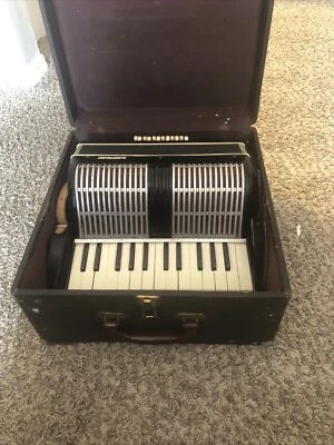 Acordeón piano Camerano vintage  Foto 1 de 4