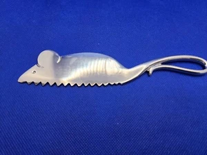 Silver Metal Serrated Mouse Cheese Knife - Picture 1 of 4