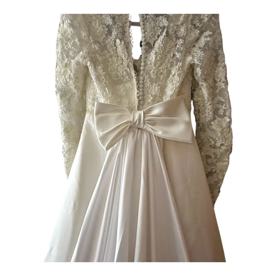 Elegant Wedding Dress w/ Detachable Train | Preloved | One-of-a-Kind | FREE SHIP - Image 1 of 4