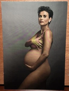 Cartolina Demi Moore incinta con scout Larue Willis Annie Leibovitz 4x6 1991 - Foto 1 di 2