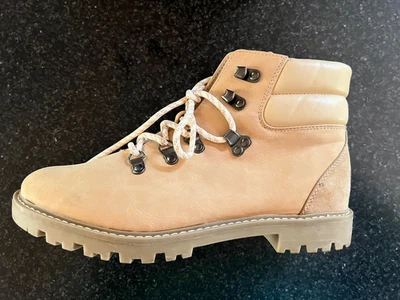 Universal Thread  ankle boots Women's Size 9.5 beige - Image 1 of 4