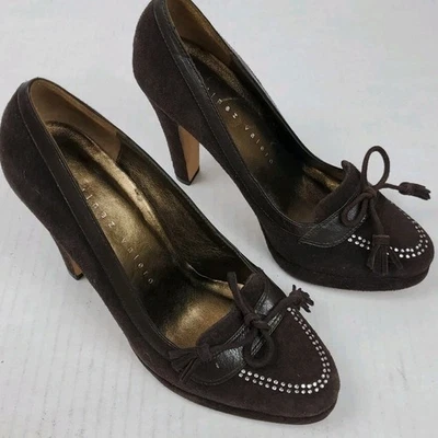 Zapato de tacón alto Martinez Valero marrón de gamuza para mujer talla 6 M con borla tachonada Foto 1 de 4