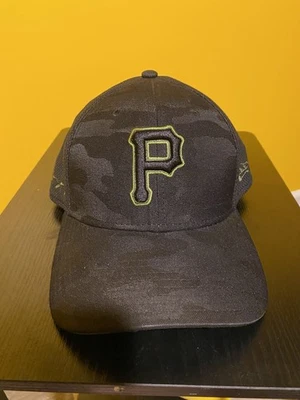 Chapéu Pittsburgh Pirates Memorial Day New Era 39Thirty - Imagem 1 de 4