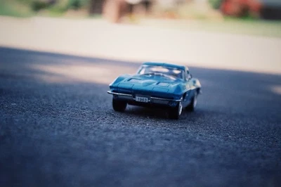 Jada Dub City Old Skool 1963 Lincoln Silver/Blue 1:24 Scale Model Car - Image 1 of 2