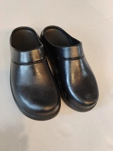 OOfos Scarpe Uomo 6 Donna 8 OOcloog Recupero Nero Zoccoli Slip On Mule - Foto 1 di 10