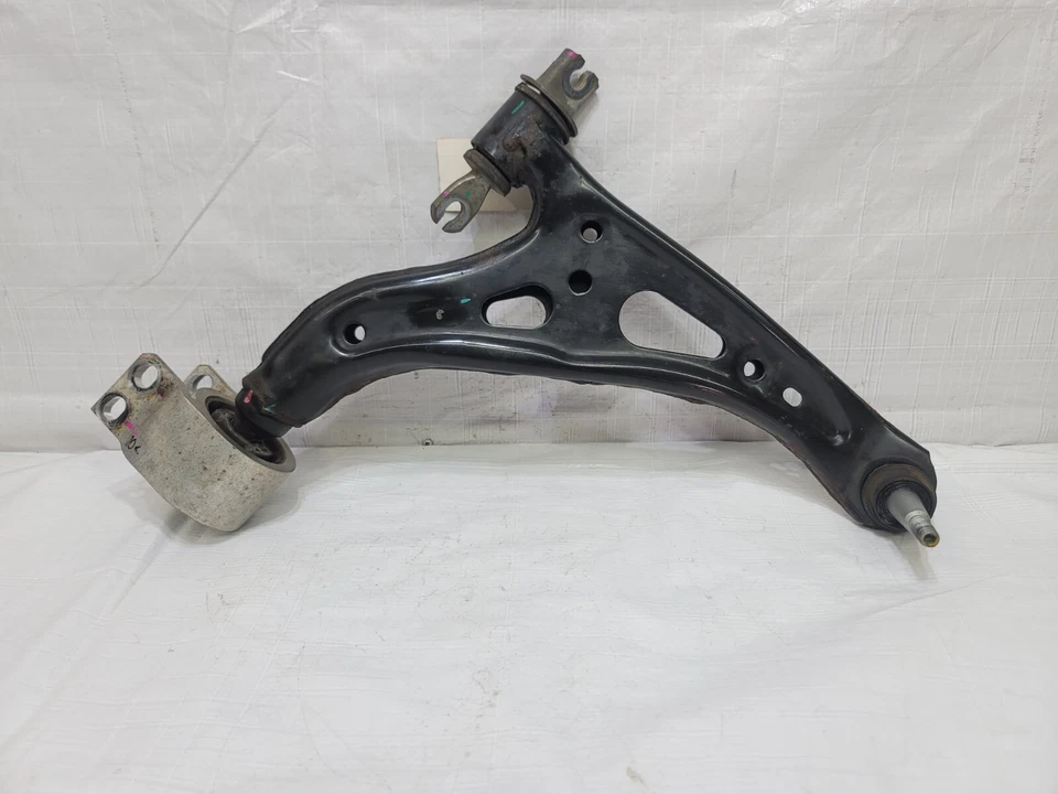 GMC Terrain 2018-2024 brazo de control inferior delantero derecho lado del pasajero OEM 87821886 Foto 1 de 4