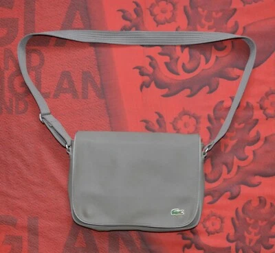 Bolso Mensajero Unisex PVC Lacoste Gris Verde Deportes Lujo Moda Accesorios Foto 1 de 4