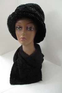 Sombrero y bufanda de invierno negro de piel sintética para mujer hilos plateados brillantes - Imagen 1 de 12