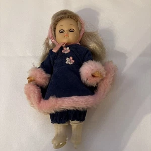 Vintage Vogue Ginny Doll With Ice Skates - Bild 1 von 4