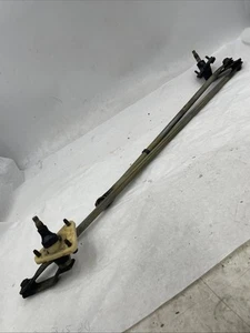 87 95 Nissan Pathfinder D21 Windshield Wiper Transmission - Picture 1 of 3