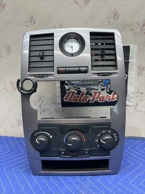 Chrysler 300 2006-2010 control de clima de CA con bisel OEM P55111870AJ (escritorio) Foto 1 de 4