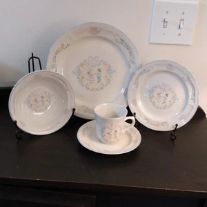 20 Piece Tienshan Stoneware Boy & Girl Memories - (4) 5 Piece Place Settings - Picture 1 of 11