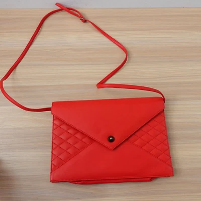 De Colección Saks Fifth Avenue Bolso Bandolera Cuero Hombro Eslinga Rojo Sobre Acolchado Foto 1 de 4