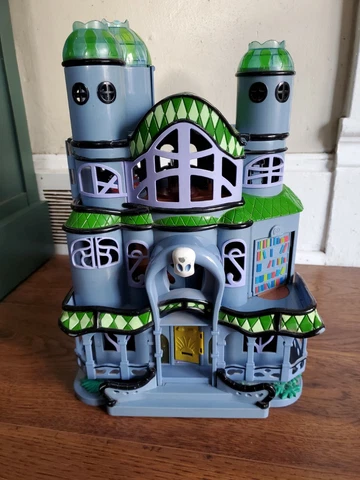 TRENDMASTERS Vintage 1997 Casper the Ghost Whipstaff Manor Playset Cover