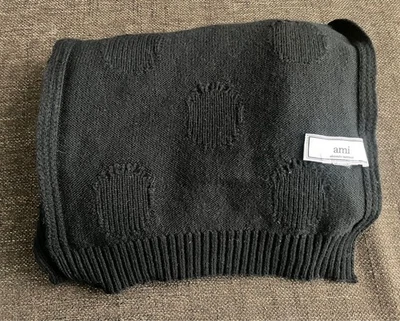 Manta bufanda silenciador tejido Ami Paris negra lazo largo acogedora usada Foto 1 de 3