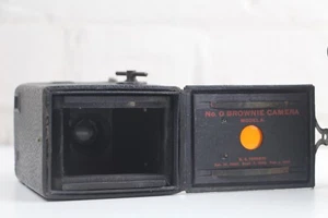 Mini Kodak Brownie ~ Made in the USA by EASTMAN ~ Good Working Condition! - Picture 1 of 8