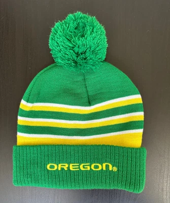 🦆 University Oregon Ducks Knit Hat Pom Pom Beanie BECU UO Autzen Winter - Image 1 of 4
