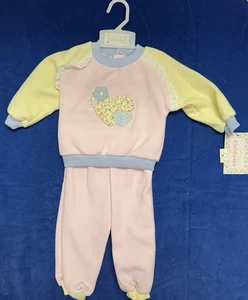 Vintage Childwise 1980er Baby Mädchen 2-teiliges Sweatshirt & Hose neu mit Etikett pastellrosa Gr. 6-9 Monate - Bild 1 von 10