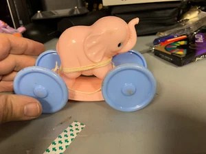 Knickerbocker Giocattoli di Plastica - Vintage - Tira Elefante - Giocattolo Rotante - Foto 1 di 8