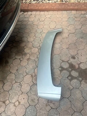 Chevrolet Equinox 2018-2023 puerta trasera puerta levadiza puerta trasera techo alerón y luz OEM Foto 1 de 4