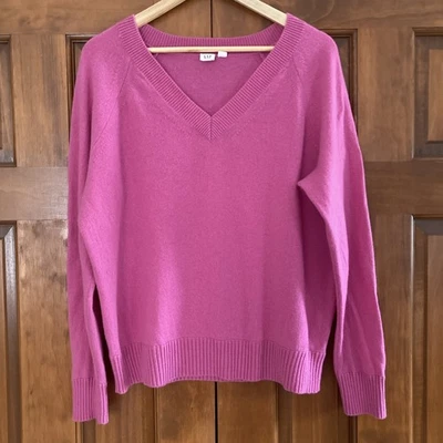 GAP Cashmere Blend Pink V-neck Pullover Sweater Women’s Size Large L - Image 1 of 4