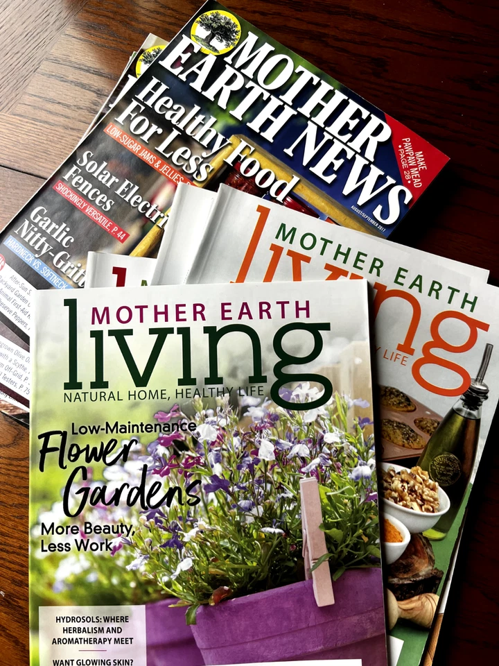 Mother Earth Living & Mother Earth News 2 Lots of 5 magazines - LIKE NEW - Image 1 of 1