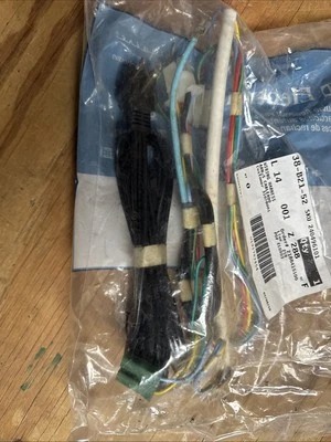 Arnés de cableado para refrigerador Electrolux 240496101 Foto 1 de 4