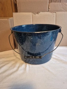 VINTAGE BLUE SPECKLED ENAMALWARE BUCKET WITH WIRE HANDLE AND WOODEN GRIP - Picture 1 of 15