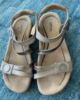 Sandalia Aetrex Mujer Plateada Jess Correa Ajustable Cojín Us 7 EU 37 Comodidad Foto 1 de 4