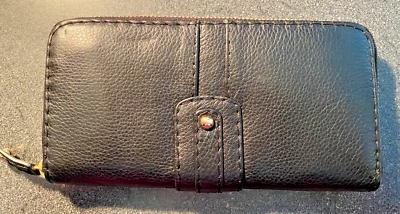 Cartera Banana Republic de cuero negro con cremallera Foto 1 de 4