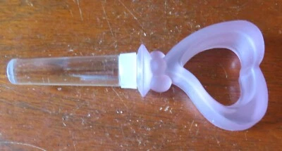 Пробка для винной бутылки Towle Lavender/Pink Open Heart Crystal - Изображение 1 из 4