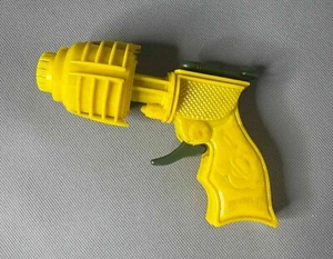 1954 Ray Gun Cracker Jet Mettoy UK Planet Jet Renwal Space Toy Pistol Yellow - Picture 1 of 11