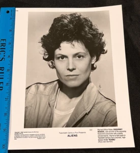 1986 Original Aliens Sigourney Weaver as Ripley Fox Press Kit Movie Still AA - Picture 1 of 1