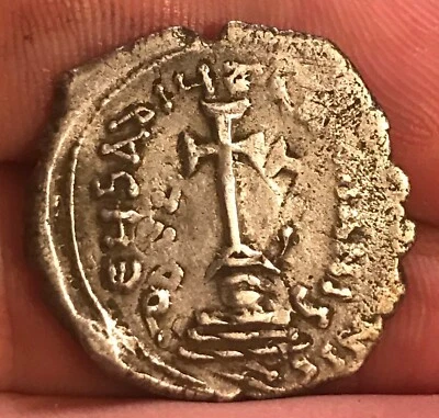 Byzantine Empire, Silver Hexagram  Heraclitus, 610 - 641 AD, Double Struck , VF - Image 1 of 3