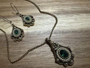 VTG Avon Green Stone & Seed Pearls Versailles Necklace & Earring Gold Tone Set - Picture 1 of 5