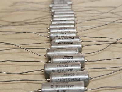 (Qtà 50) Condensatori CALIBRAZIONE di precisione 1uf 30V 1% pellicola metallizzata M83421 50 - Immagine 1 di 4