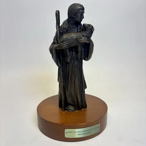 Safe in Shepherd's Arms Sprüche 27:23 Bronze Skulptur Statue Hirte Lamm 9 Zoll - Bild 1 von 6