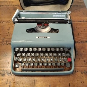 Vintage Olivetti Underwood Lettera 22 with Matching Case & Registration Untested - Picture 1 of 8