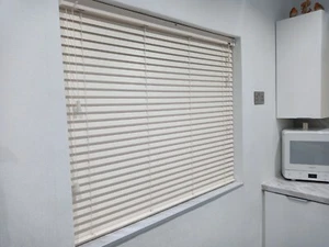 Blinds 2 go Pvc Waterproof Blind. 91cm Drop. 111cm Width Cream Colour - Picture 1 of 2